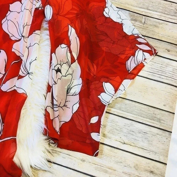 CHICO'S Asymmetrical Contemporary Floral Tunic Top - Picture 9 of 10